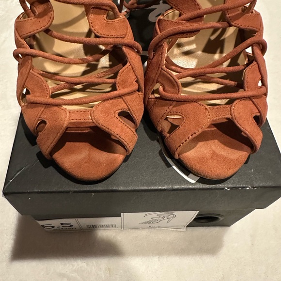 Banana Republic Julie brown suede heels size 6.5 - Picture 2 of 9